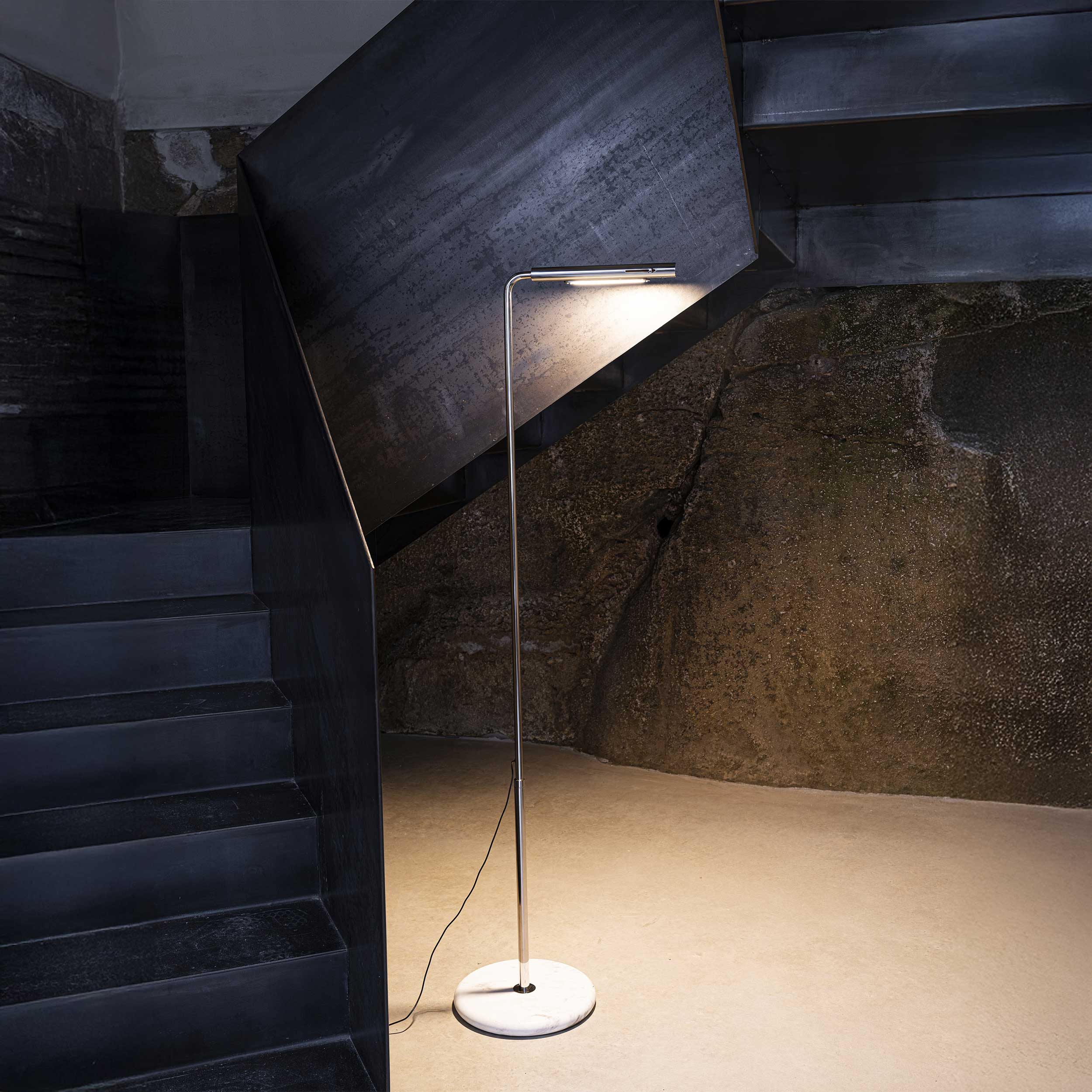 DCW éditions Mezzaluna LED подова лампа