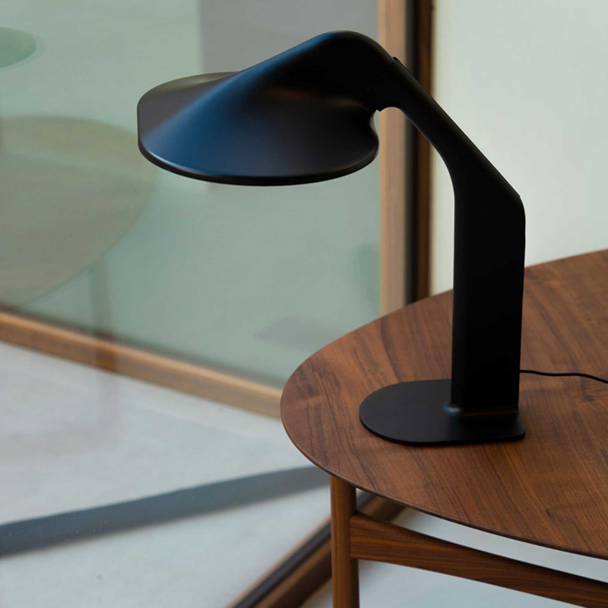 DCW éditions Ниваки LED настолна лампа