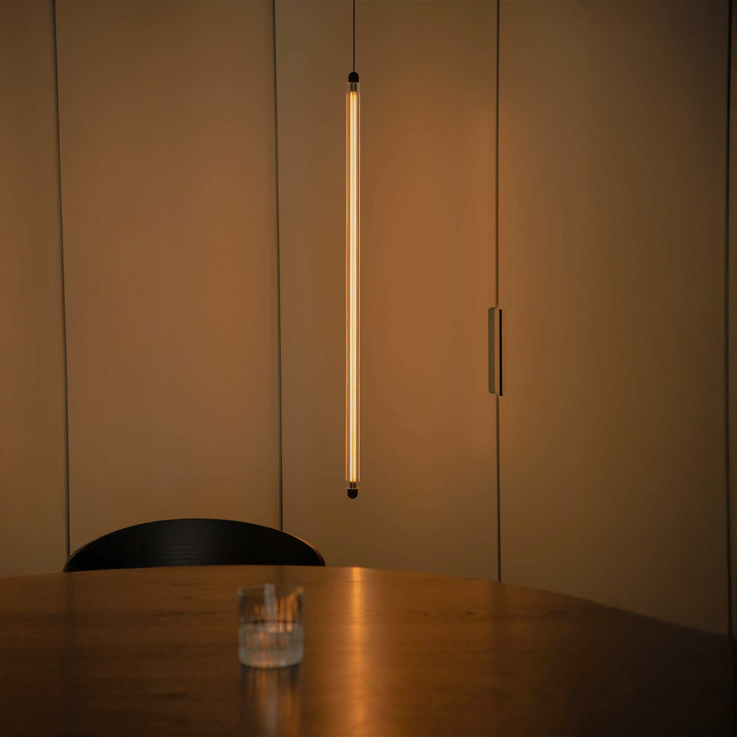 Вертикално висящо осветително тяло Faro Lumina LED 1L