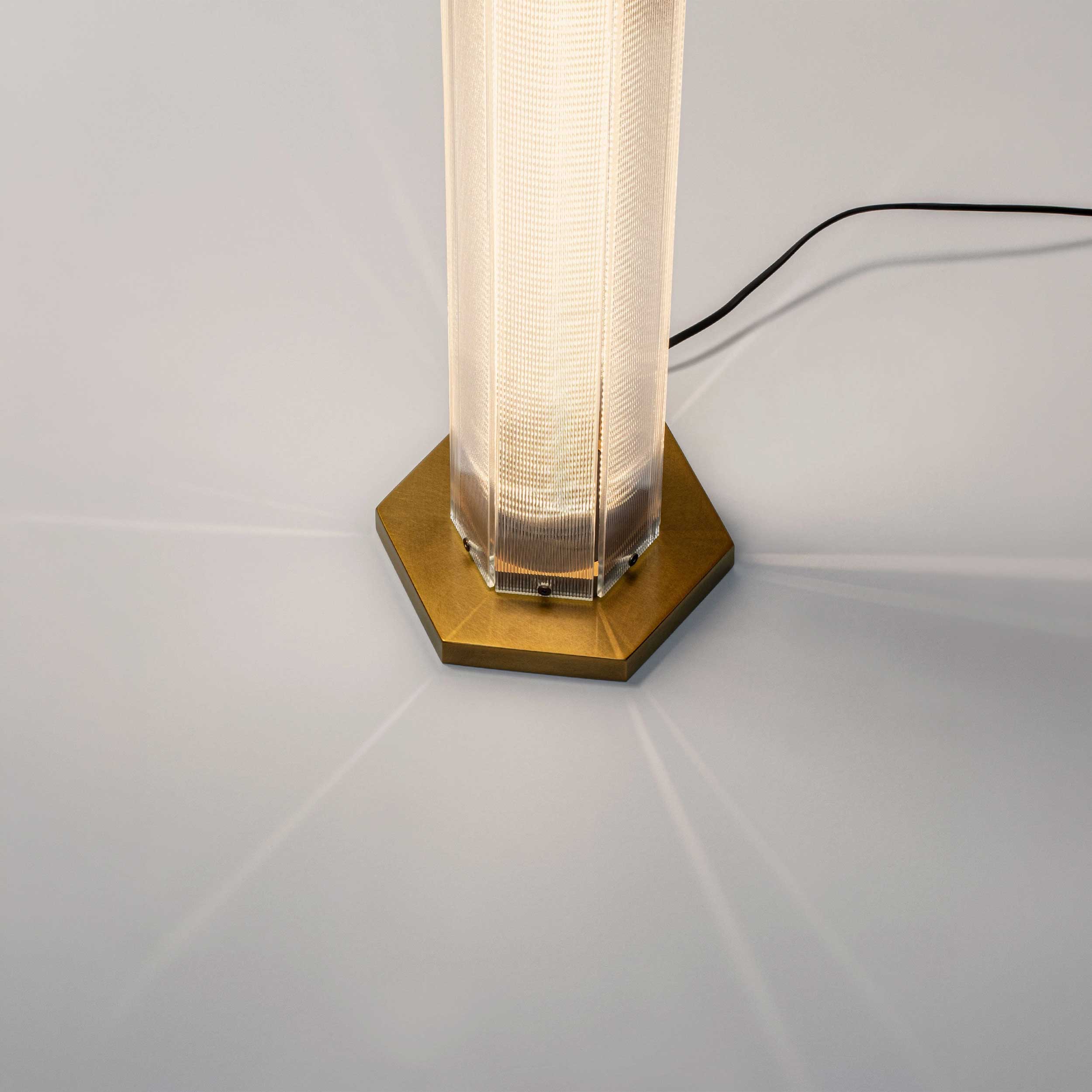 Nova Luce LED настолна лампа Essenzo