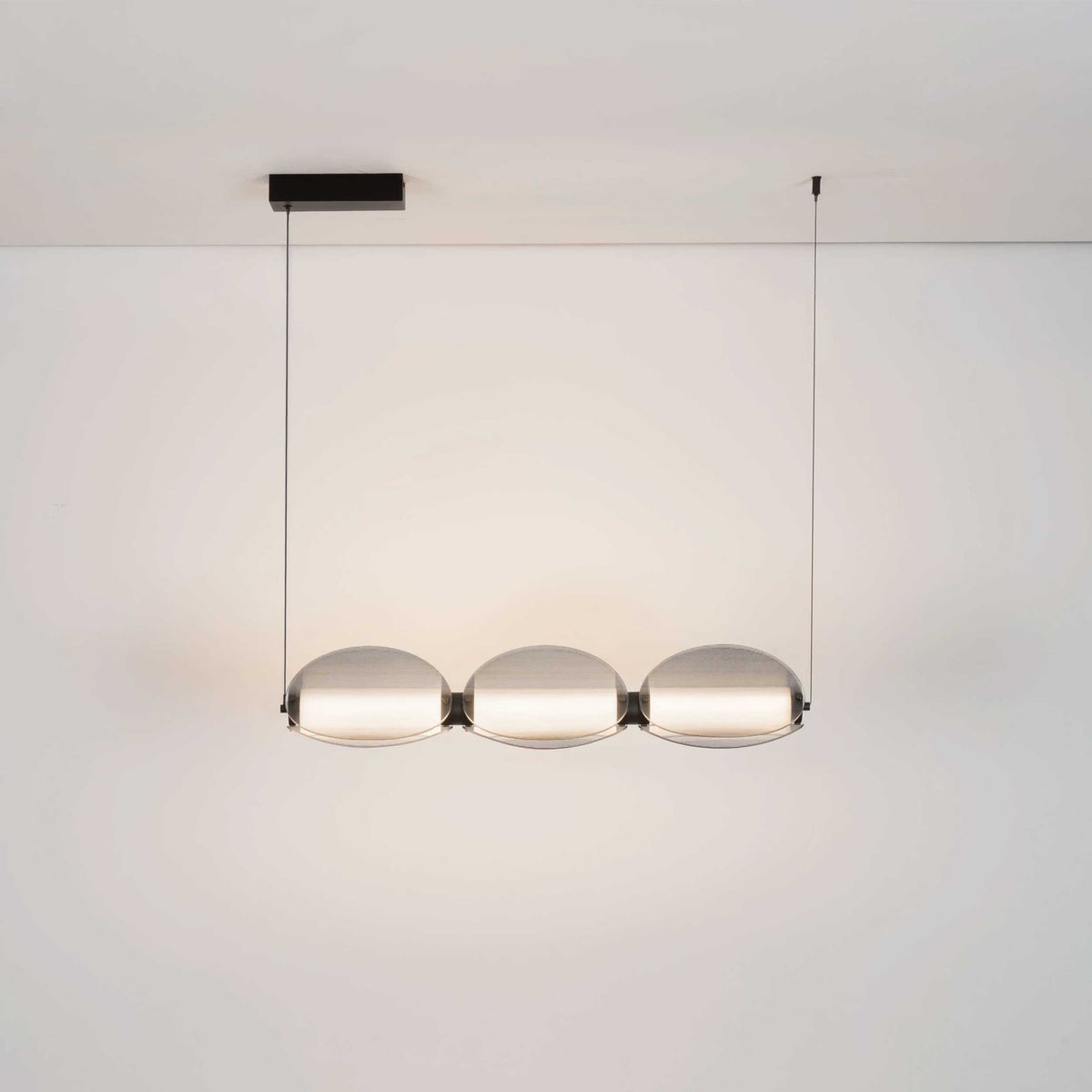 Nova Luce Noir LED висяща лампа с удължена форма