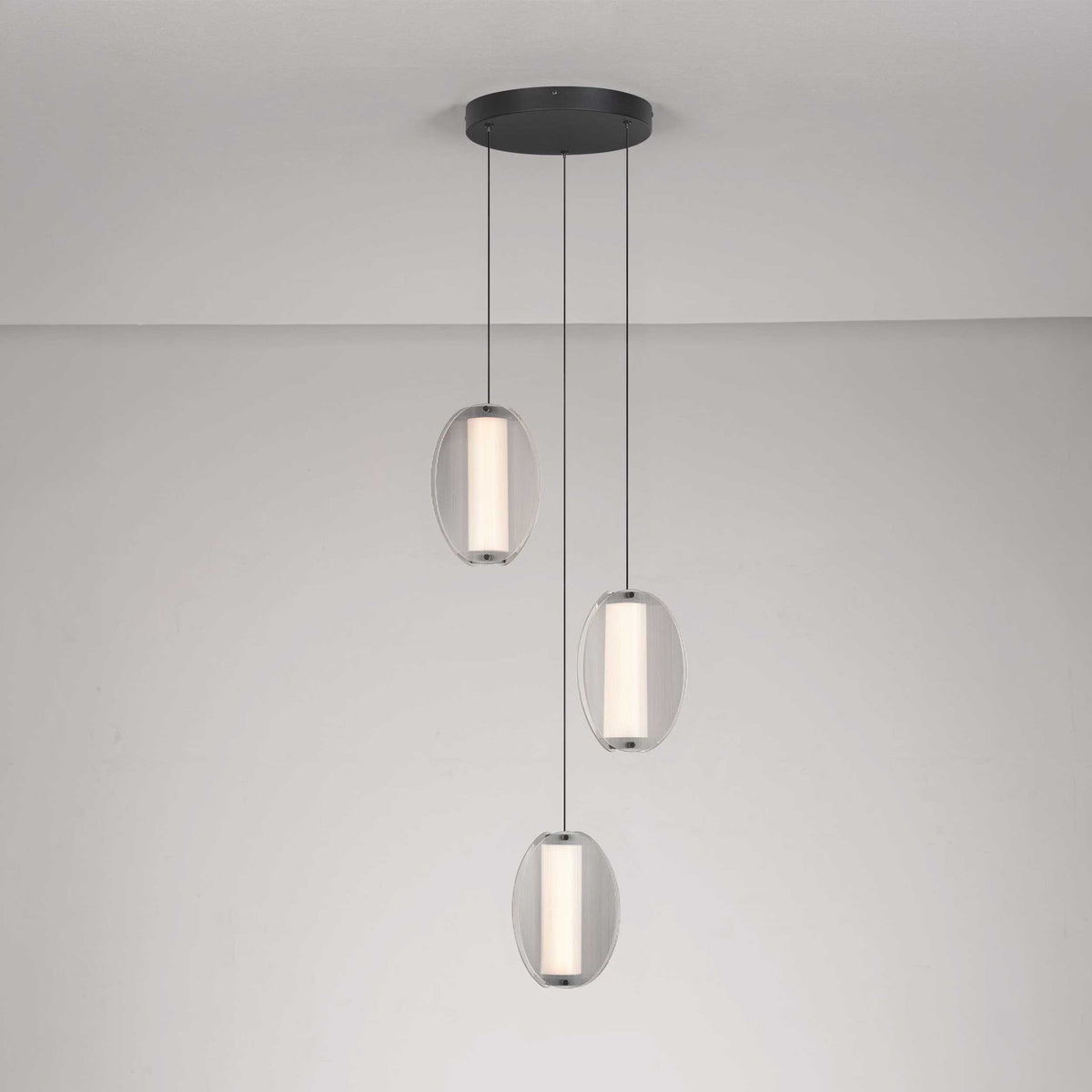 Nova Luce Noir LED висяща лампа с вертикална осветяваща ос