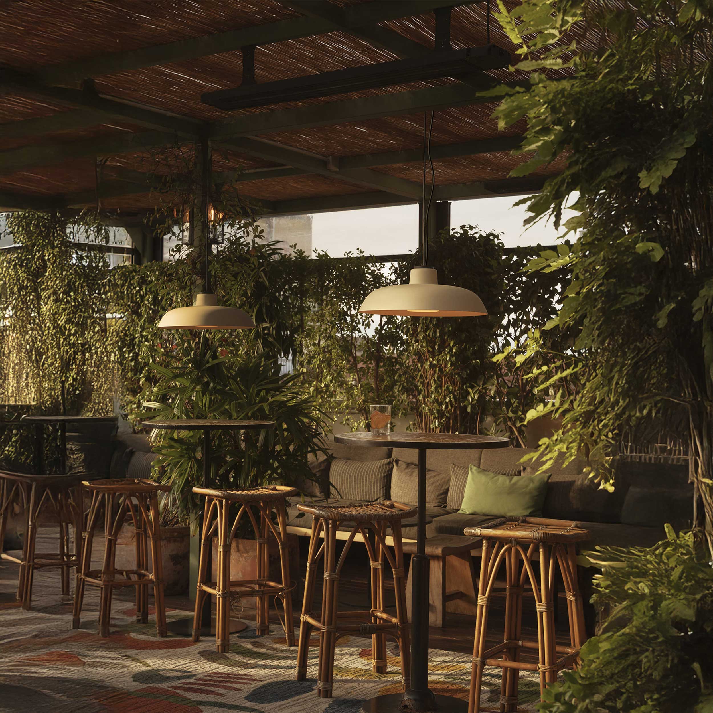 Faro Saga E27 висящо външно осветително тяло IP65