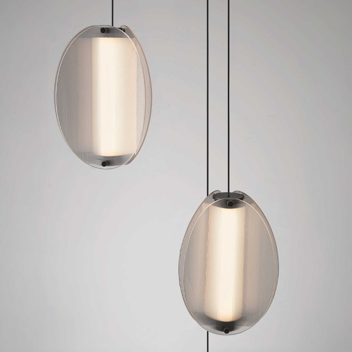 Nova Luce Noir LED висяща лампа с вертикална осветяваща ос