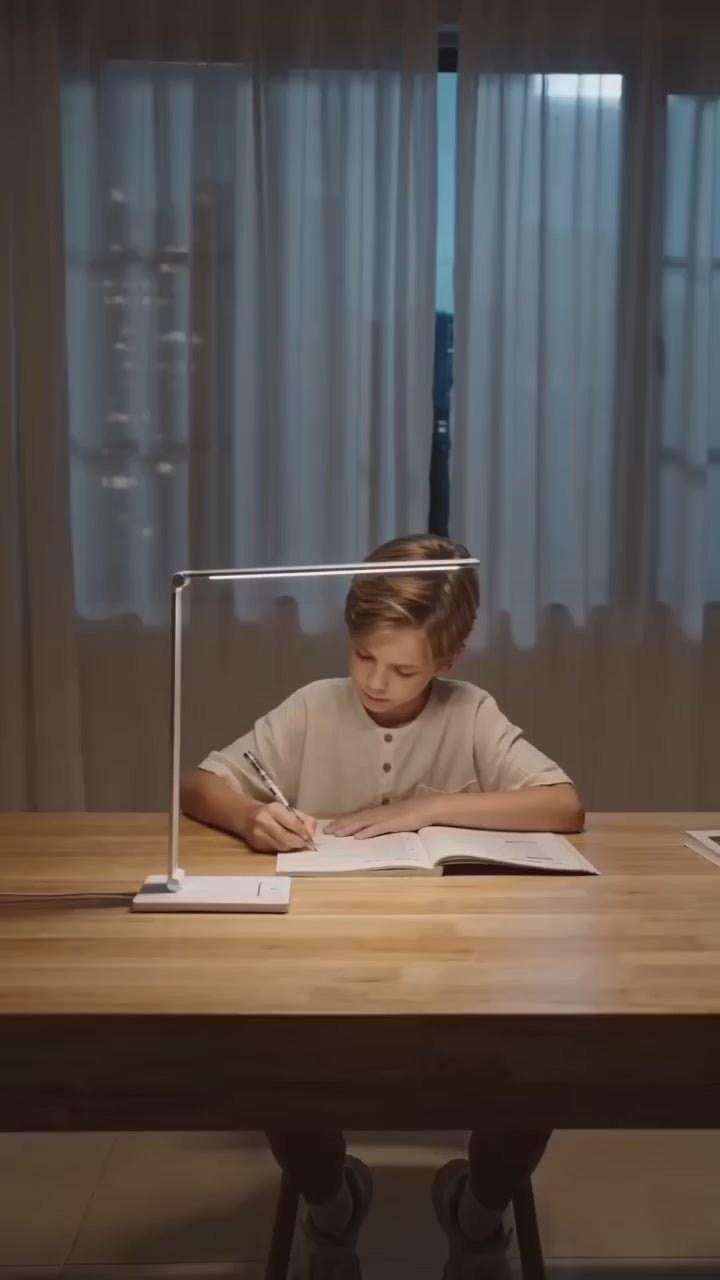 Зареждане на видео: Nia Square LED