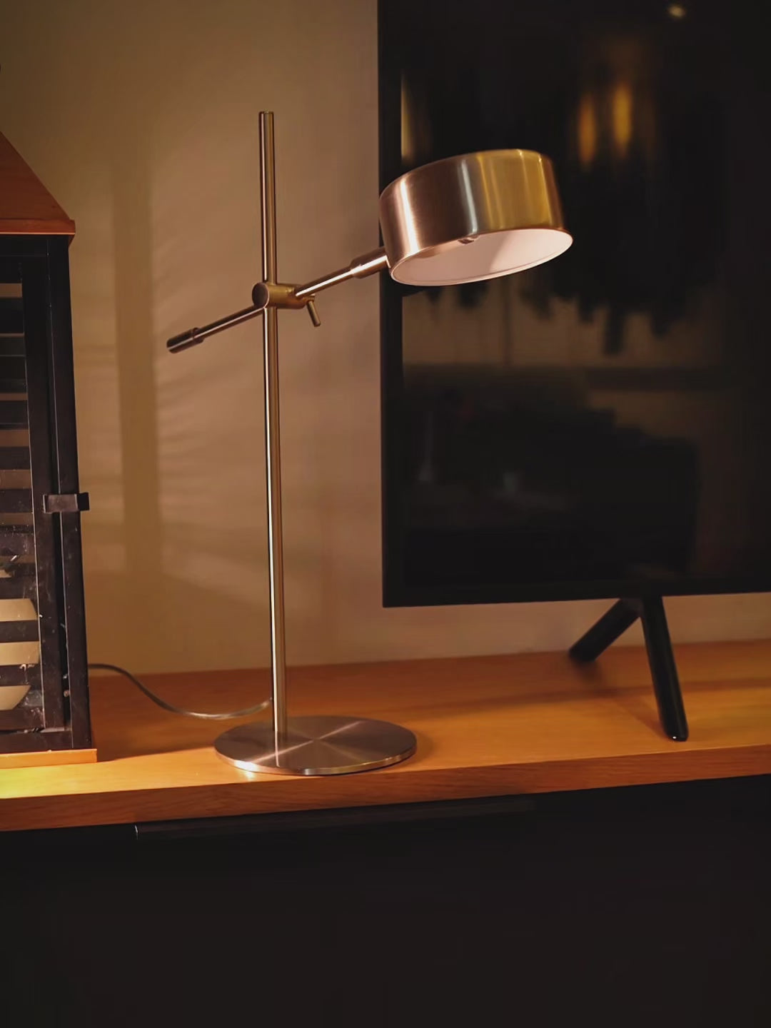 Load video: Faneurope Eiffel E14 stolní svítidlo lampa